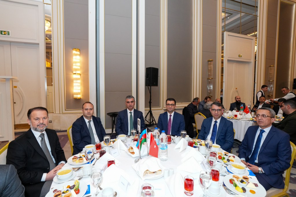 İstanbulda soydaşlarımız üçün Ramazan ayı münasibətilə iftar mərasimi təşkil edilib - Image 10