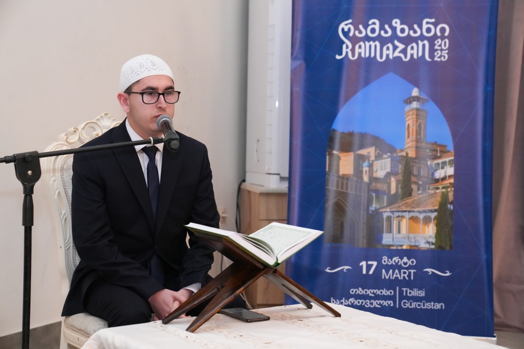 Dövlət Komitəsi Ramazan ayı ilə əlaqədar Gürcüstanın Rustavi şəhərində iftar mərasimi təşkil edib - Image 4