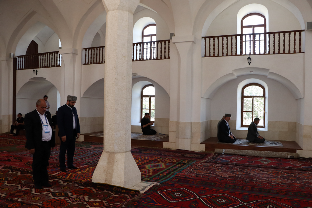 Türkiyə və Gürcüstandan olan din xadimləri Ağdam Cümə məscidində olublar - Image 9