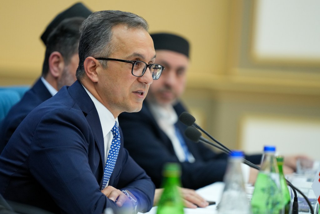 “Zəngəzur yolu: tarixin izi ilə” mövzusunda konfrans işini yekunlaşdırıb - Image 19