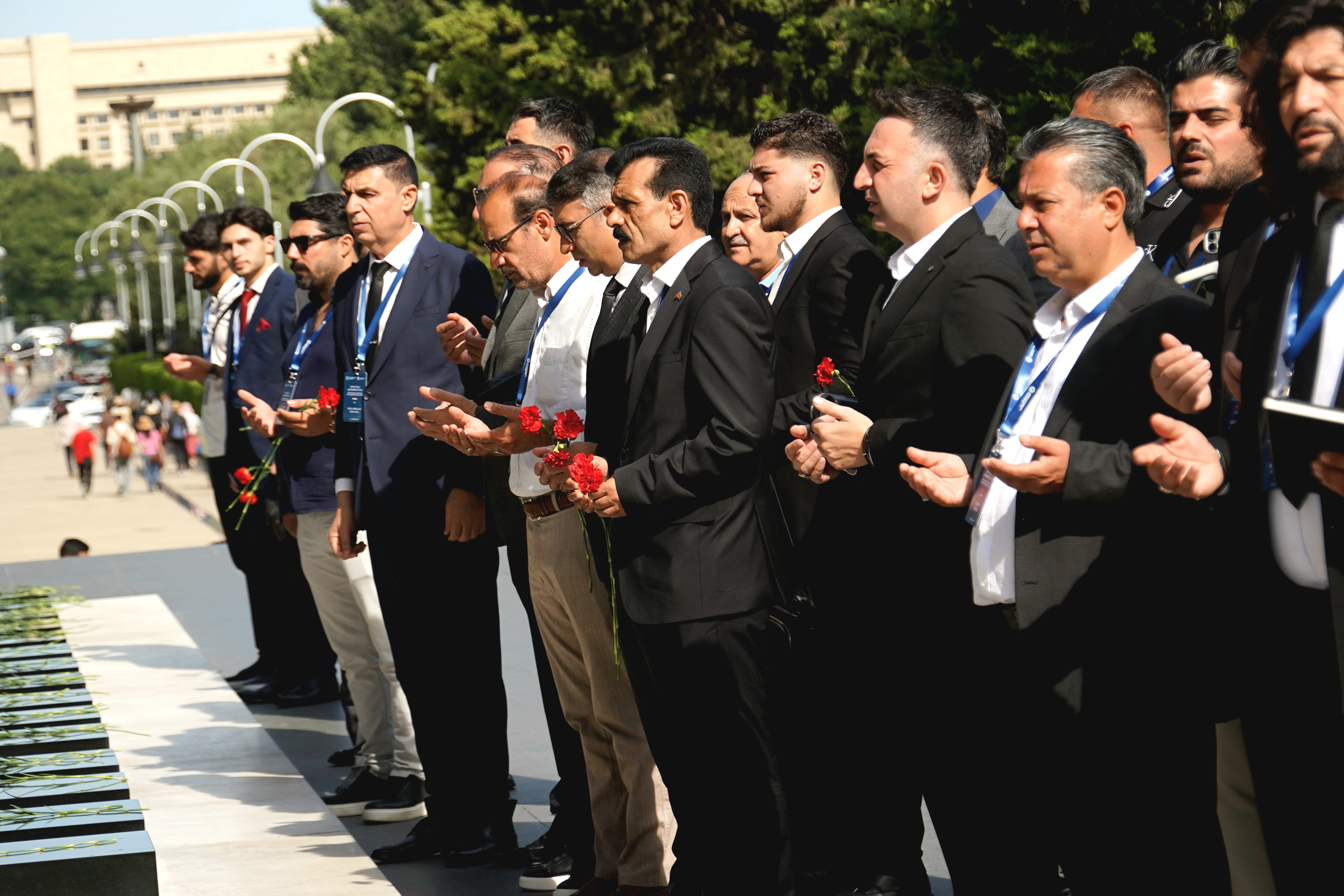 Ölkəmizdə səfərdə olan din xadimləri Fəxri xiyaban, Şəhidlər xiyabanı və “Türk şəhidliyi” abidəsini ziyarət ediblər - Image 7