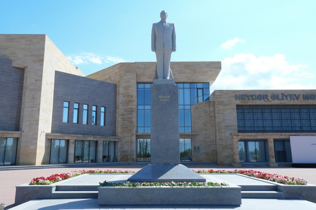 Şəkidə “Heydər Əliyev irsində Azərbaycançılıq və milli-mənəvi dəyərlər” mövzusunda regional konfrans keçirilib - Image 1