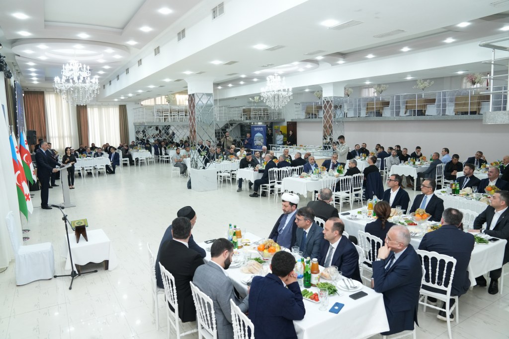 Dövlət Komitəsi Ramazan ayı ilə əlaqədar Gürcüstanın Rustavi şəhərində iftar mərasimi təşkil edib - Image 12