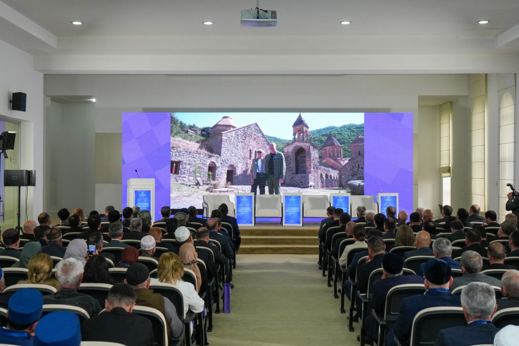 Qubada “Dini ekstremizmə qarşı mübarizə və müasir çağırışlar” mövzusunda regional konfrans keçirilir - Image 9