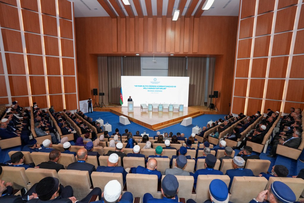 Şəkidə “Heydər Əliyev irsində Azərbaycançılıq və milli-mənəvi dəyərlər” mövzusunda regional konfrans keçirilib - Image 16
