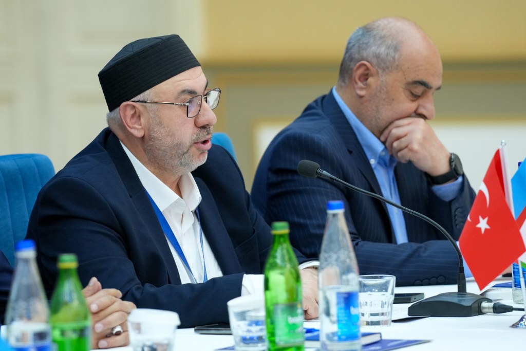 “Zəngəzur yolu: tarixin izi ilə” mövzusunda konfrans işini yekunlaşdırıb - Image 11