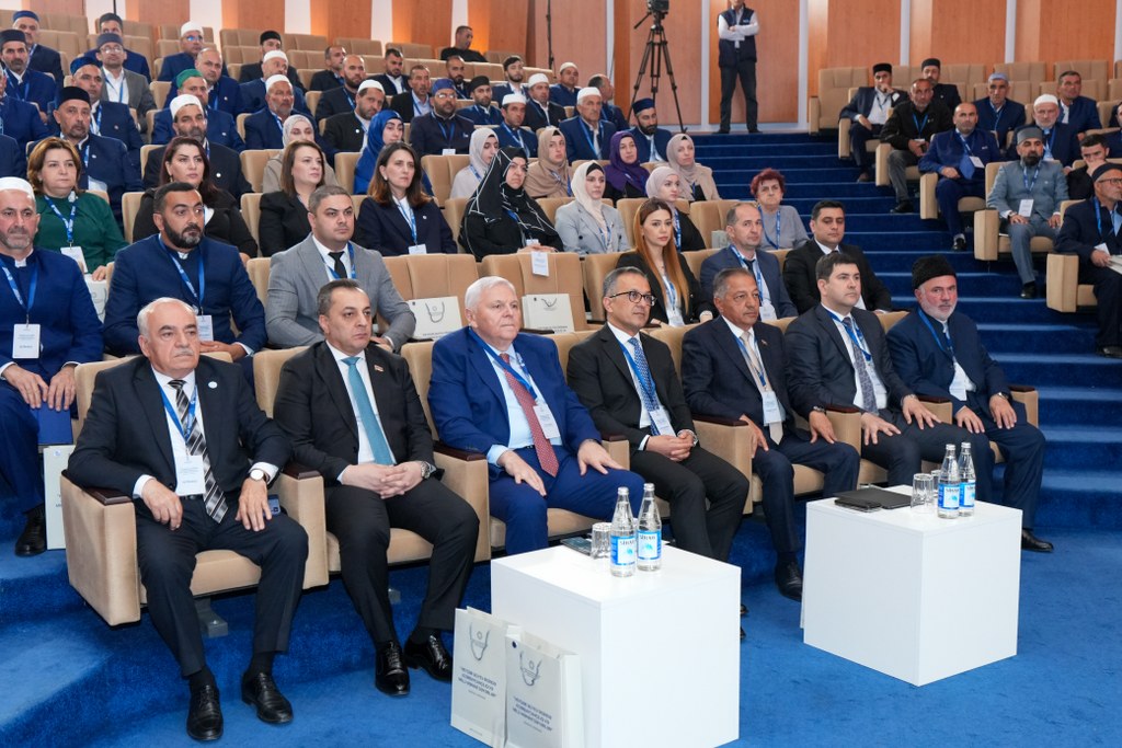 Şəkidə “Heydər Əliyev irsində Azərbaycançılıq və milli-mənəvi dəyərlər” mövzusunda regional konfrans keçirilib - Image 11