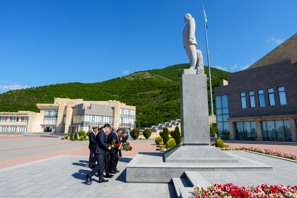 Şəkidə “Heydər Əliyev irsində Azərbaycançılıq və milli-mənəvi dəyərlər” mövzusunda regional konfrans keçirilib - Image 2