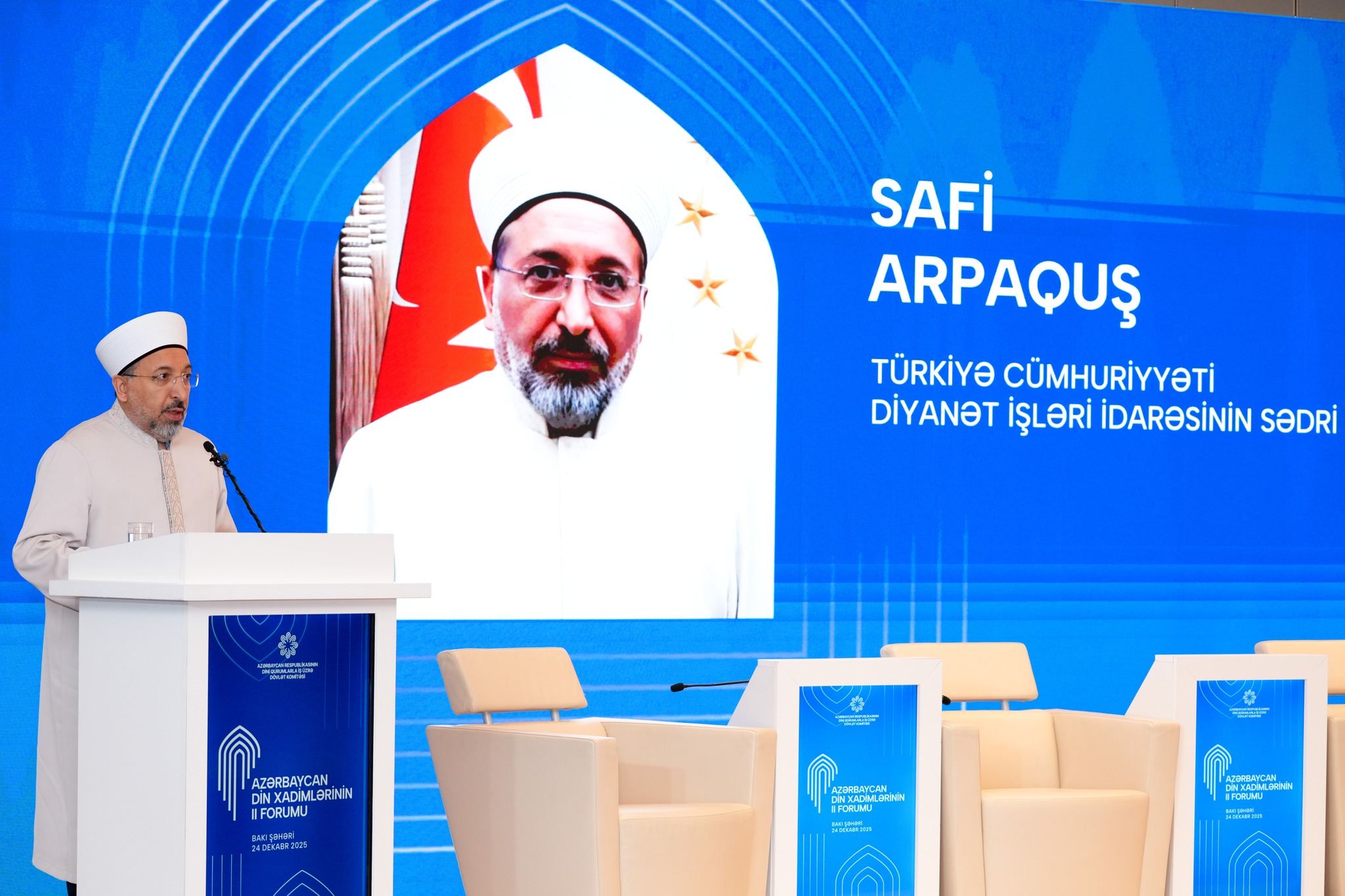 Bakıda “Azərbaycanda dövlət-din münasibətlərinin konstitusion prinsipləri: dünyəvilik və vicdan azadlığı” mövzusunda Azərbaycan Din Xadimlərinin II Forumu - Image 8