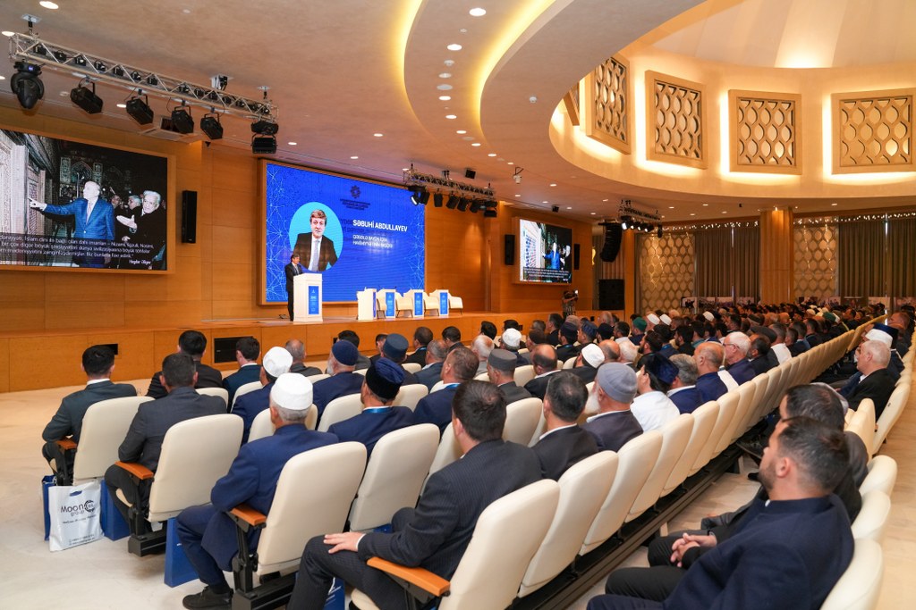Qəbələdə “Heydər Əliyev və milli-mənəvi dəyərlərə qayıdış” mövzusunda regional konfrans keçirilir - Image 9