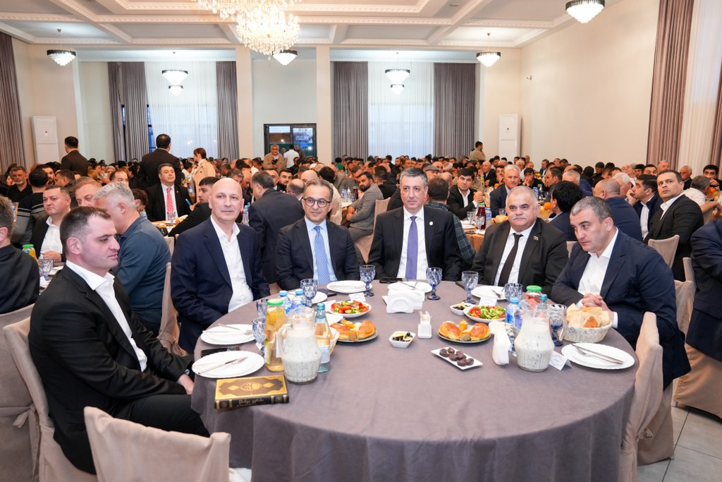 Dövlət Komitəsi Ramazan ayı ilə əlaqədar Gürcüstanın Rustavi şəhərində iftar mərasimi təşkil edib - Image 7