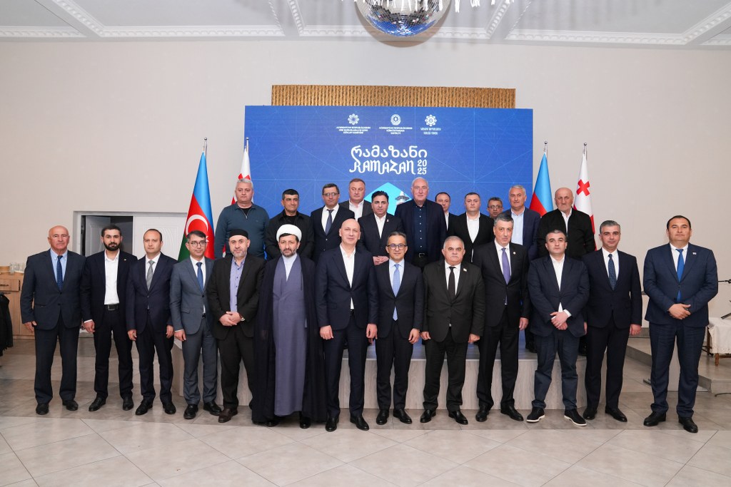 Dövlət Komitəsi Ramazan ayı ilə əlaqədar Gürcüstanın Rustavi şəhərində iftar mərasimi təşkil edib - Image 3