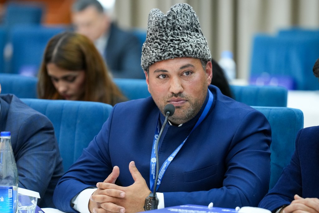 “Zəngəzur yolu: tarixin izi ilə” mövzusunda konfrans işini yekunlaşdırıb - Image 15