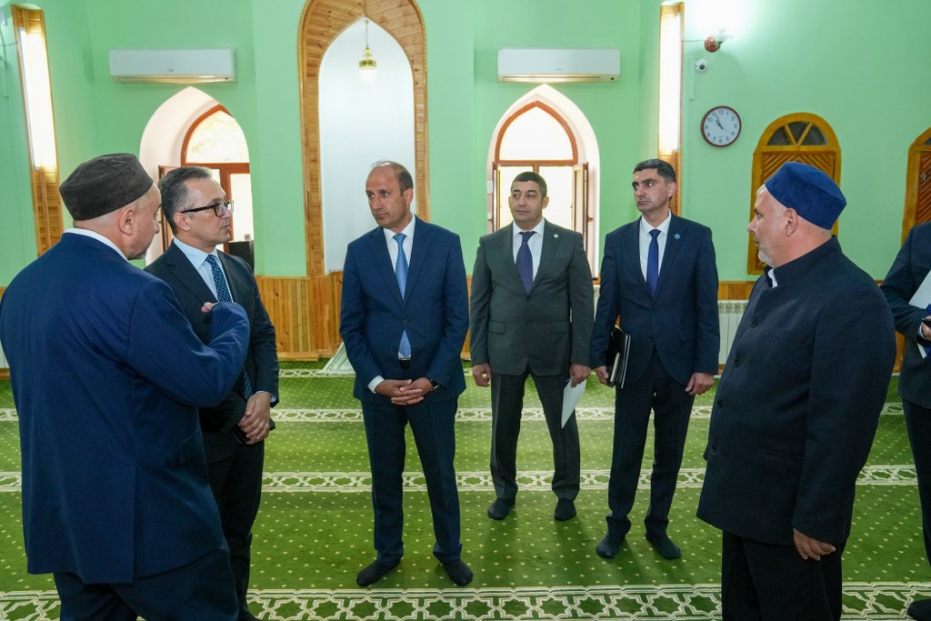Komitə sədri Qazaxda yerləşən dini ibadətgahların fəaliyyəti ilə tanış olub - Image 11