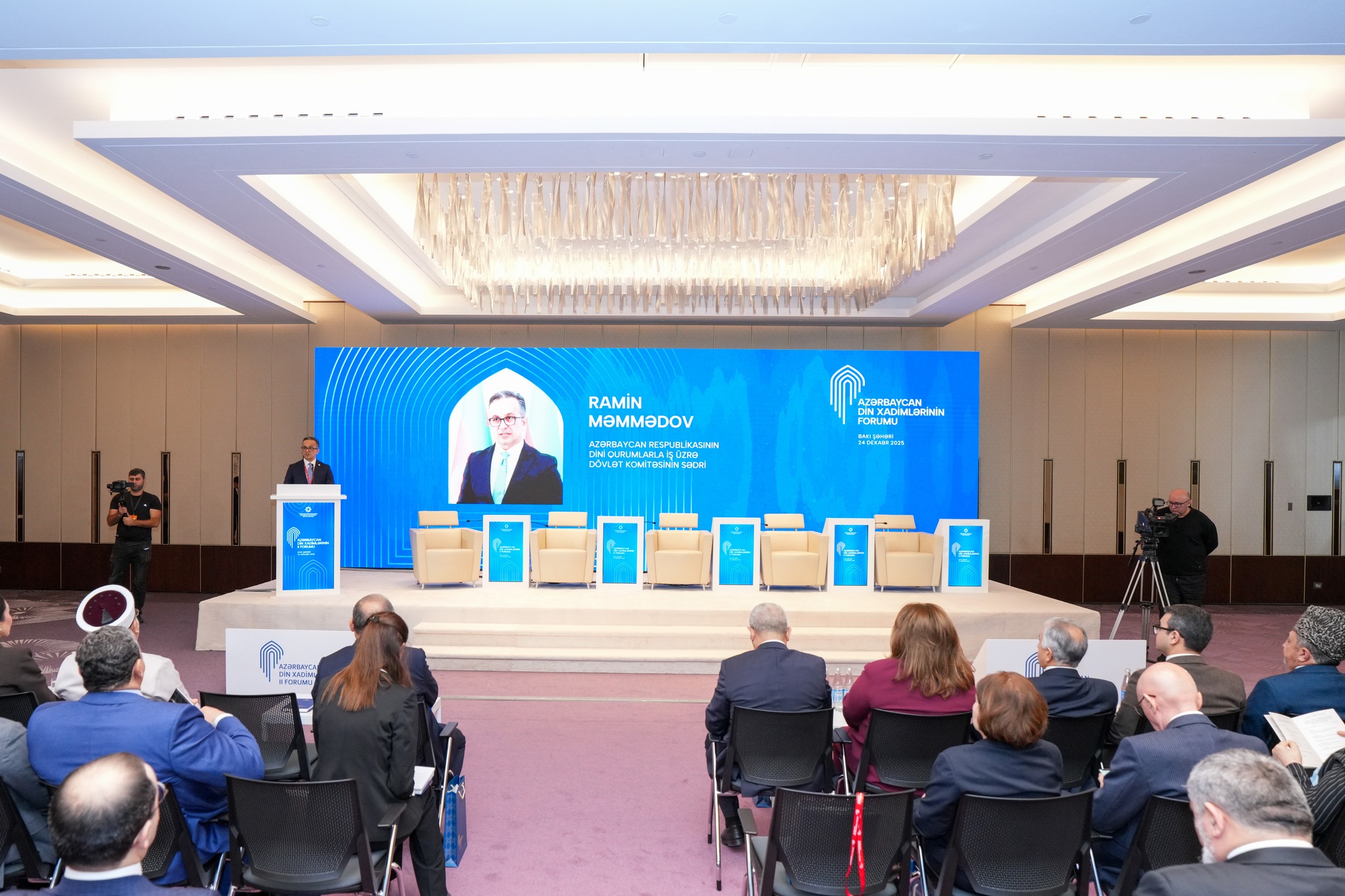 Bakıda “Azərbaycanda dövlət-din münasibətlərinin konstitusion prinsipləri: dünyəvilik və vicdan azadlığı” mövzusunda Azərbaycan Din Xadimlərinin II Forumu - Image 5