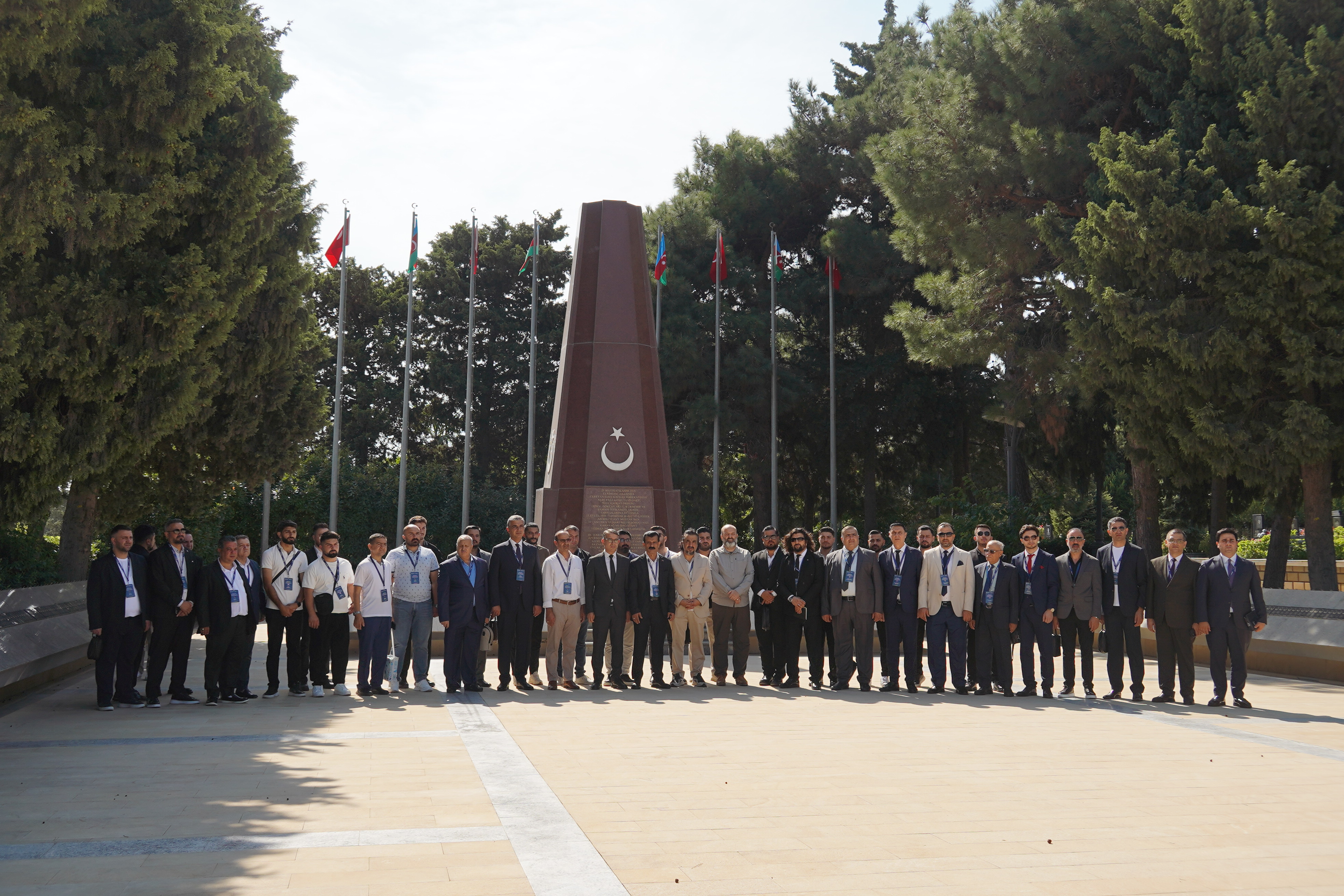 Ölkəmizdə səfərdə olan din xadimləri Fəxri xiyaban, Şəhidlər xiyabanı və “Türk şəhidliyi” abidəsini ziyarət ediblər - Image 10