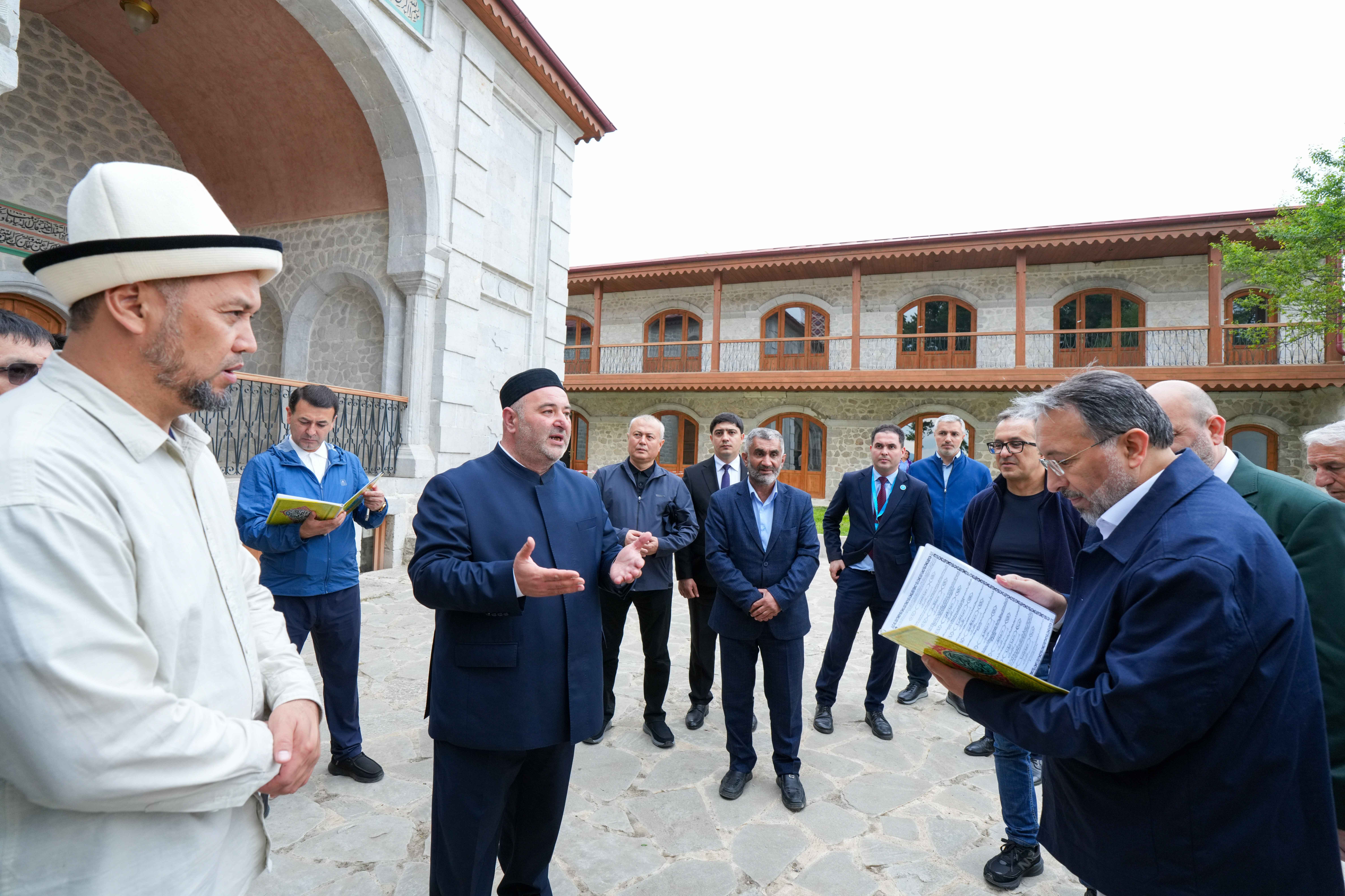 Türk Dövlətləri Təşkilatına üzv ölkələrin nümayəndə heyətləri Şuşanın tarixi və mədəni irsi ilə tanış olublar - Image 6