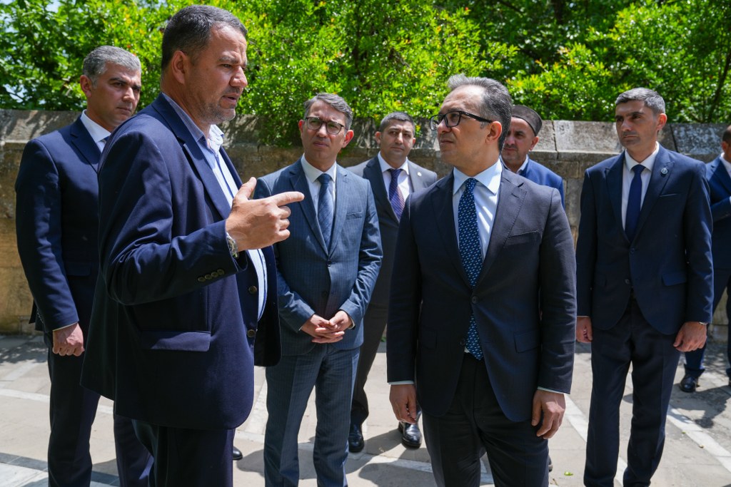 Komitə sədri Qazaxda yerləşən dini ibadətgahların fəaliyyəti ilə tanış olub - Image 3