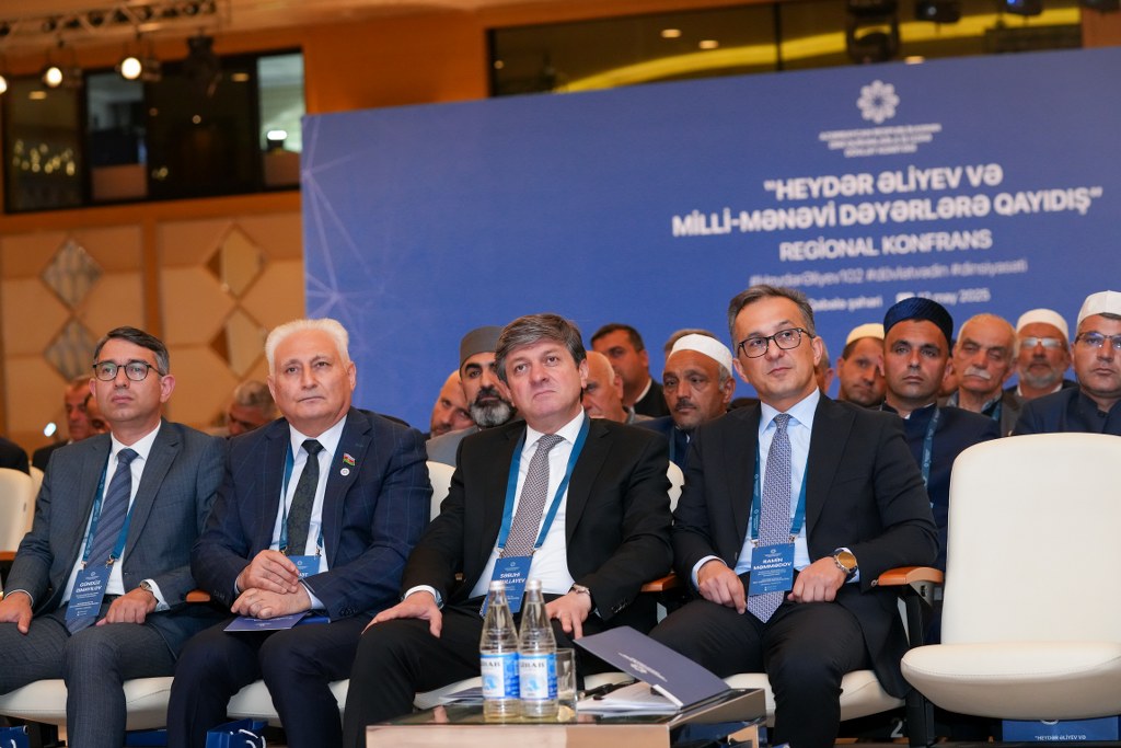 Qəbələdə “Heydər Əliyev və milli-mənəvi dəyərlərə qayıdış” mövzusunda regional konfrans keçirilir - Image 4