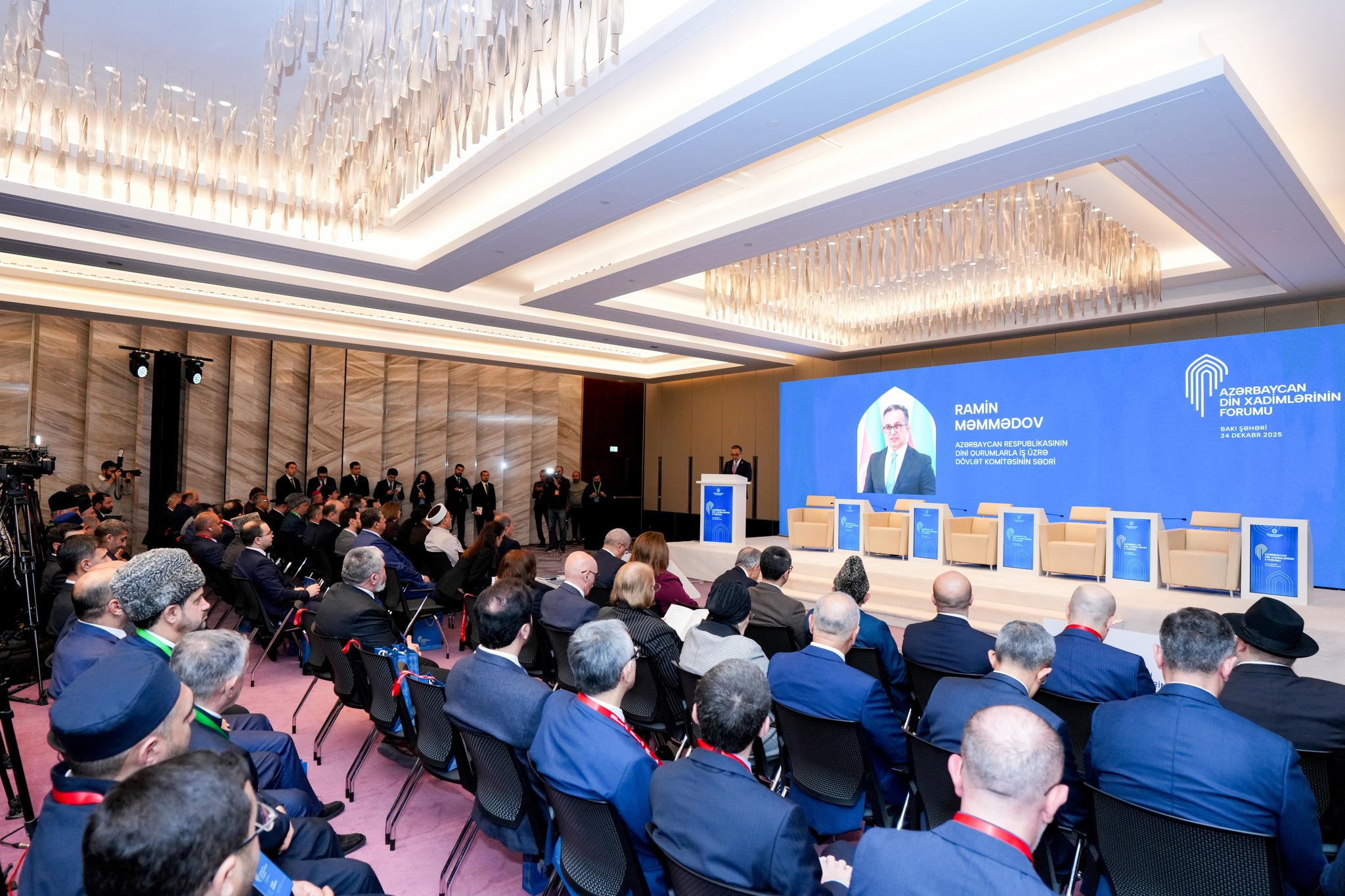 Bakıda “Azərbaycanda dövlət-din münasibətlərinin konstitusion prinsipləri: dünyəvilik və vicdan azadlığı” mövzusunda Azərbaycan Din Xadimlərinin II Forumu - Image 6