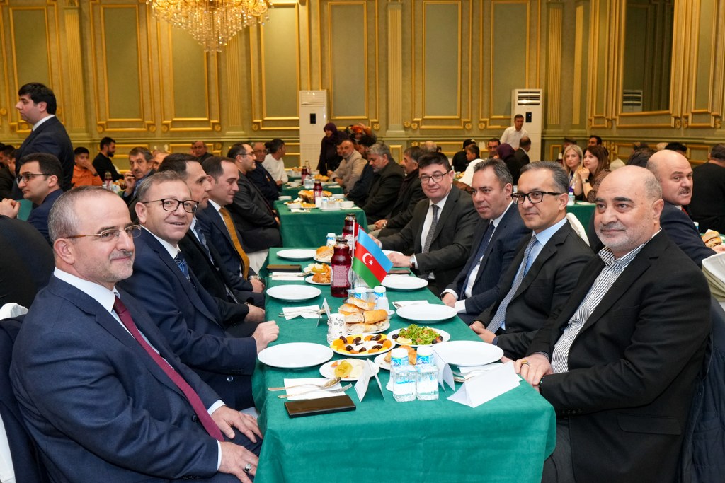 Qarsda soydaşlarımız üçün iftar mərasimi təşkil olunub - Image 9