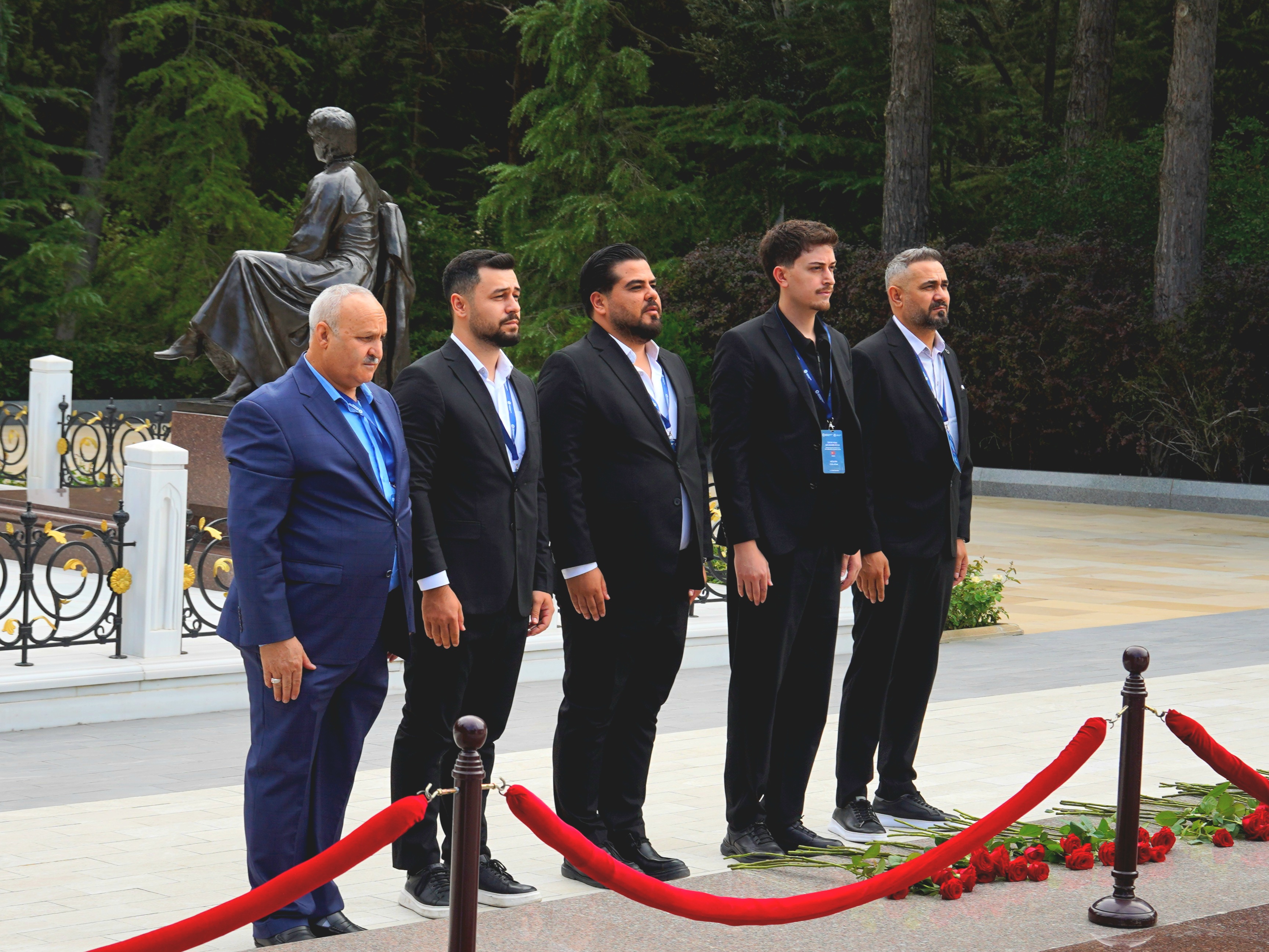 Ölkəmizdə səfərdə olan din xadimləri Fəxri xiyaban, Şəhidlər xiyabanı və “Türk şəhidliyi” abidəsini ziyarət ediblər - Image 12