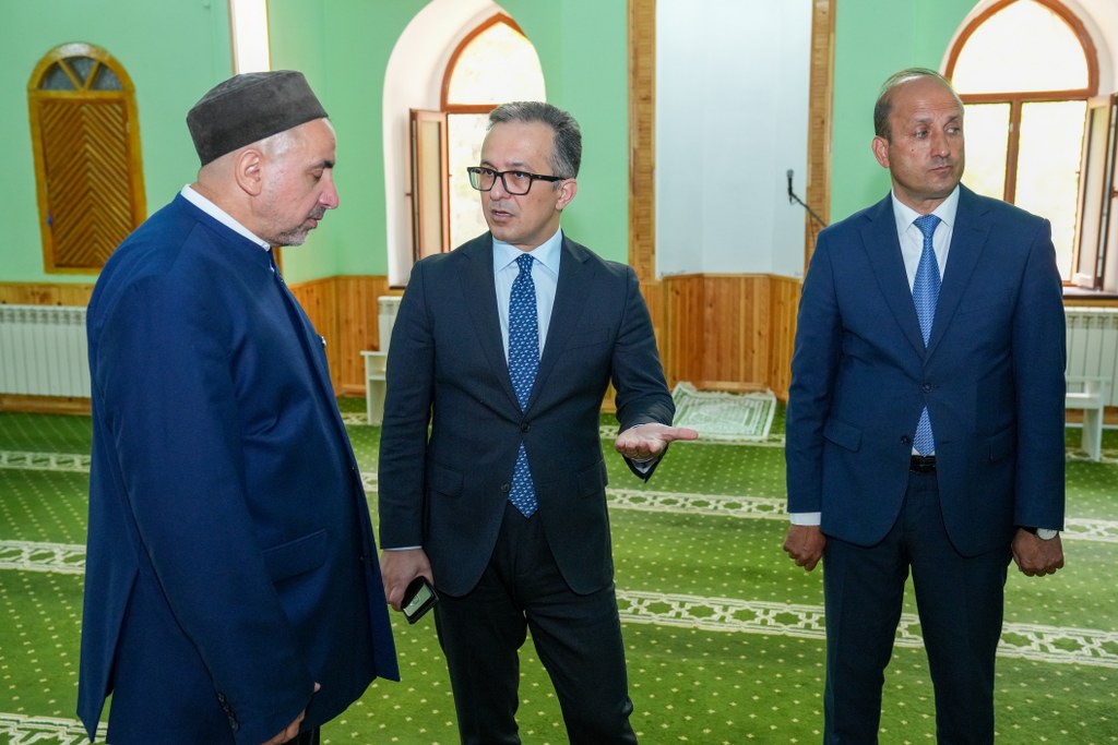 Komitə sədri Qazaxda yerləşən dini ibadətgahların fəaliyyəti ilə tanış olub - Image 12