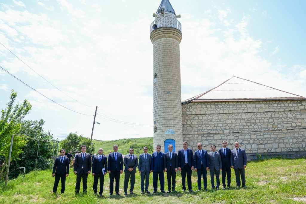 Komitə sədri Qazaxda yerləşən dini ibadətgahların fəaliyyəti ilə tanış olub - Image 4