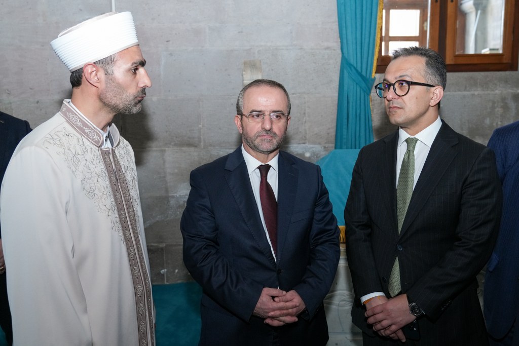 Türkiyədə səfərdə olan nümayəndə heyəti Qarsda yerləşən məscidləri ziyarət edib - Image 1