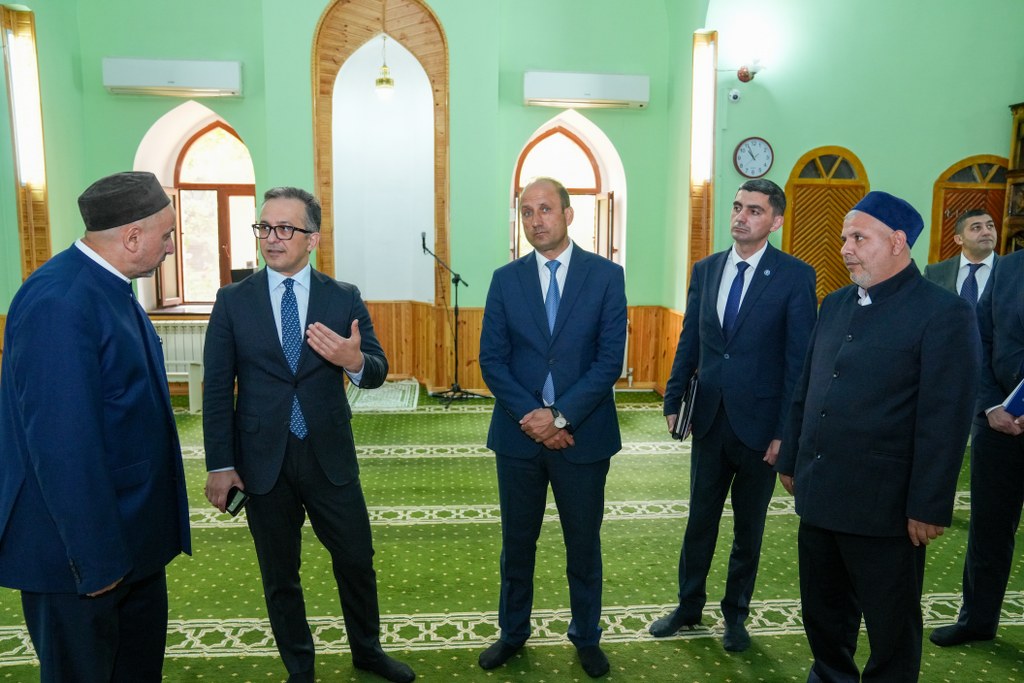 Komitə sədri Qazaxda yerləşən dini ibadətgahların fəaliyyəti ilə tanış olub - Image 13