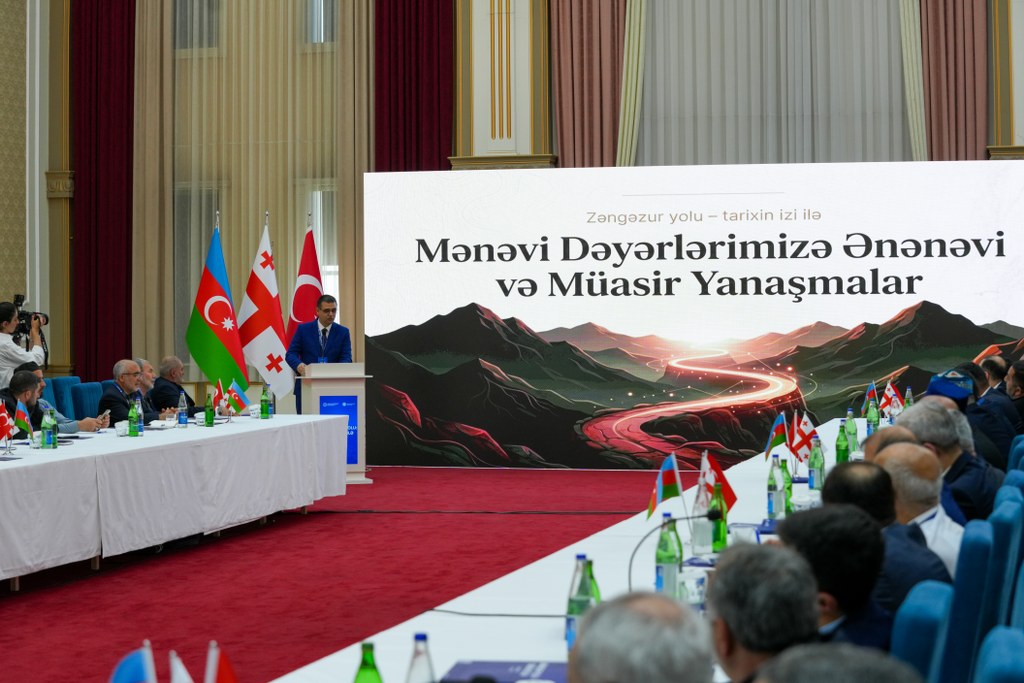 “Zəngəzur yolu: tarixin izi ilə” mövzusunda konfrans işini yekunlaşdırıb - Image 7