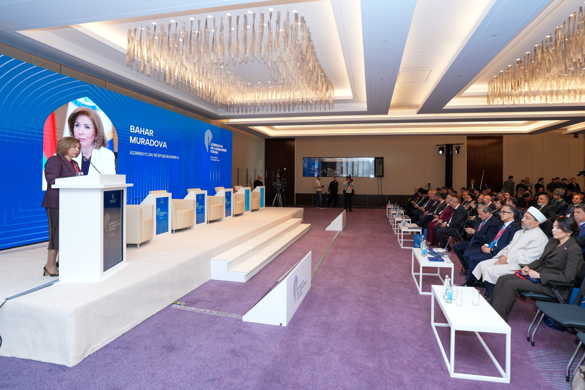 Bakıda “Azərbaycanda dövlət-din münasibətlərinin konstitusion prinsipləri: dünyəvilik və vicdan azadlığı” mövzusunda Azərbaycan Din Xadimlərinin II Forumu - Image 14