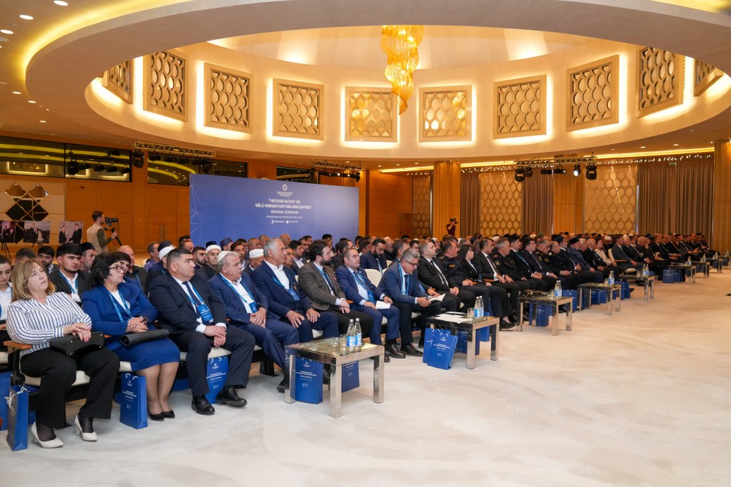 Qəbələdə “Heydər Əliyev və milli-mənəvi dəyərlərə qayıdış” mövzusunda regional konfrans keçirilir - Image 2