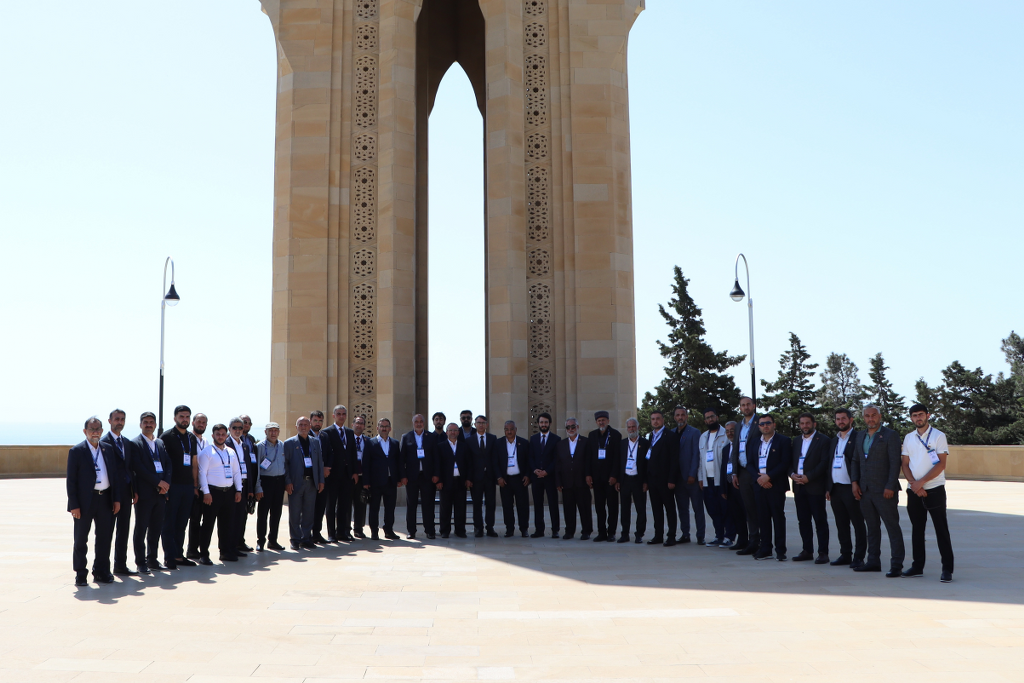 Din xadimləri Fəxri xiyabanı və Şəhidlər xiyabanını, Türk şəhidliyi abidəsini ziyarət ediblər - Image 4