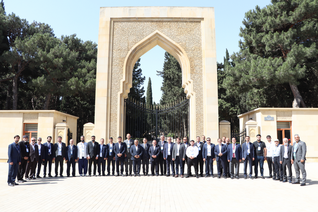 Din xadimləri Fəxri xiyabanı və Şəhidlər xiyabanını, Türk şəhidliyi abidəsini ziyarət ediblər - Image 6