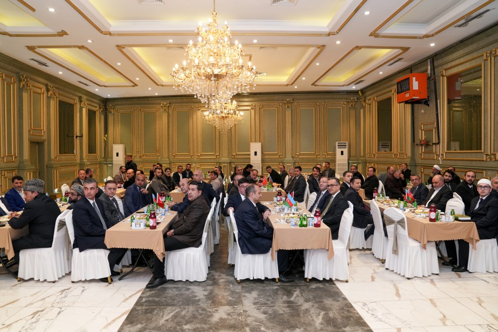 Dövlət Komitəsi Ramazan ayı ilə əlaqədar Qars şəhərində iftar mərasimi təşkil edib - Image 11