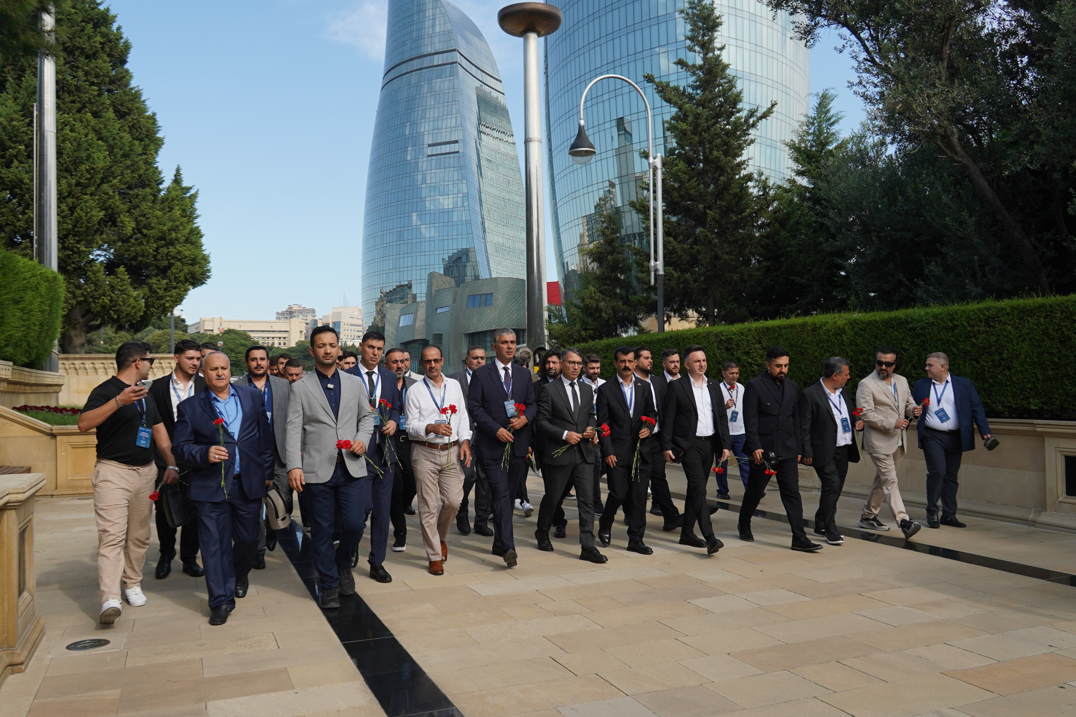 Ölkəmizdə səfərdə olan din xadimləri Fəxri xiyaban, Şəhidlər xiyabanı və “Türk şəhidliyi” abidəsini ziyarət ediblər - Image 17