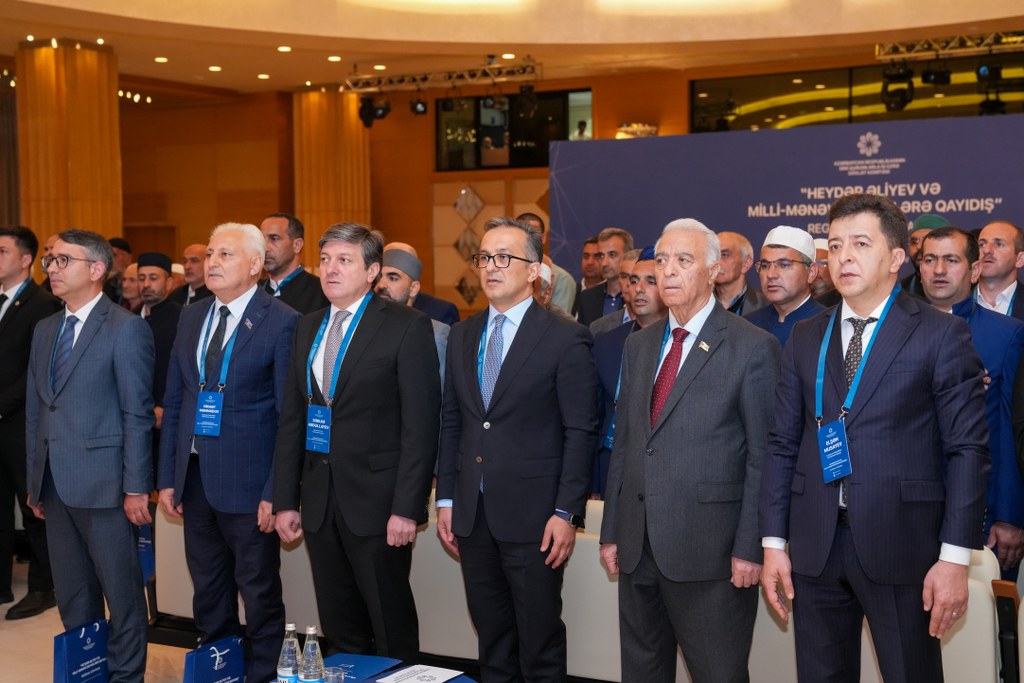 Qəbələdə “Heydər Əliyev və milli-mənəvi dəyərlərə qayıdış” mövzusunda regional konfrans keçirilir - Image 11