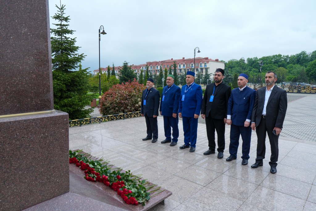 Qubada “Dini ekstremizmə qarşı mübarizə və müasir çağırışlar” mövzusunda regional konfrans keçirilir - Image 5