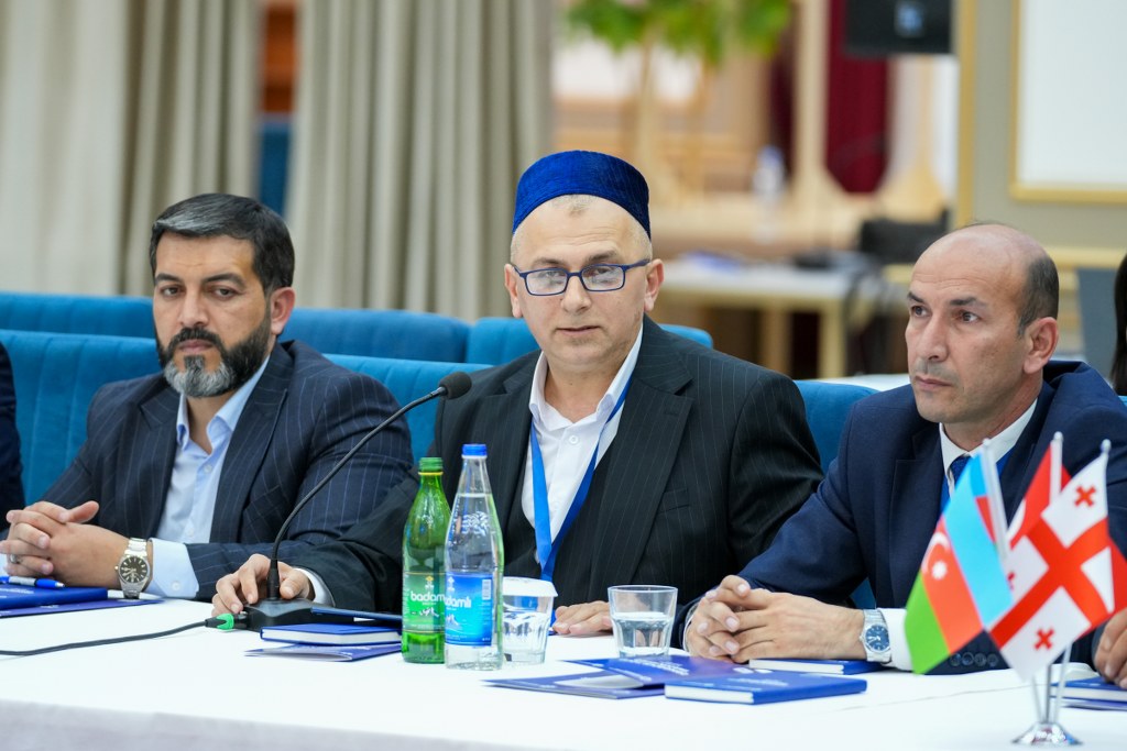 “Zəngəzur yolu: tarixin izi ilə” mövzusunda konfrans işini yekunlaşdırıb - Image 10