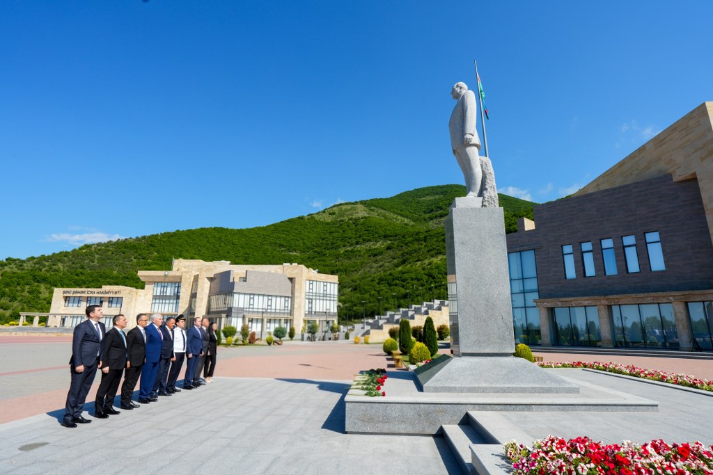 Şəkidə “Heydər Əliyev irsində Azərbaycançılıq və milli-mənəvi dəyərlər” mövzusunda regional konfrans keçirilib - Image 4