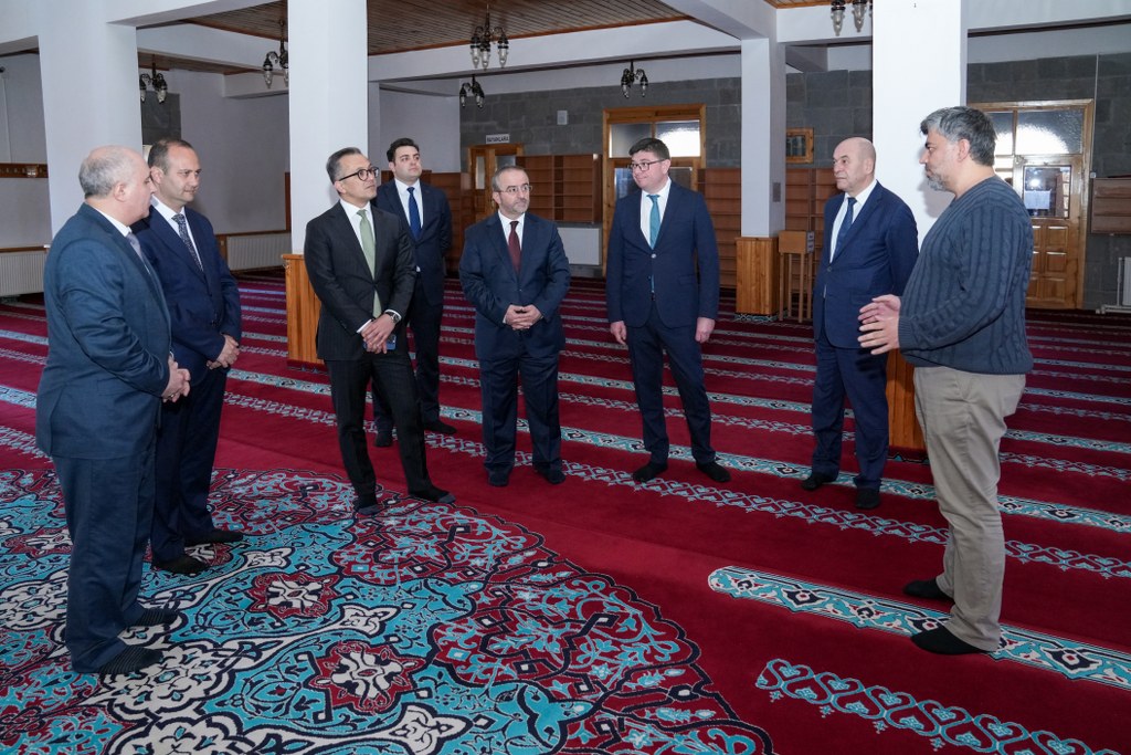 Türkiyədə səfərdə olan nümayəndə heyəti Qarsda yerləşən məscidləri ziyarət edib - Image 3