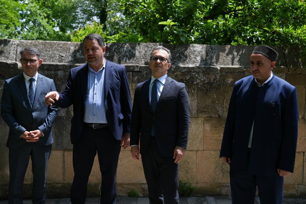 Komitə sədri Qazaxda yerləşən dini ibadətgahların fəaliyyəti ilə tanış olub - Image 2