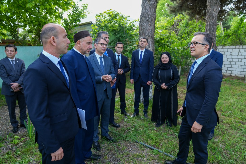 Komitə sədri Qazaxda yerləşən dini ibadətgahların fəaliyyəti ilə tanış olub - Image 5