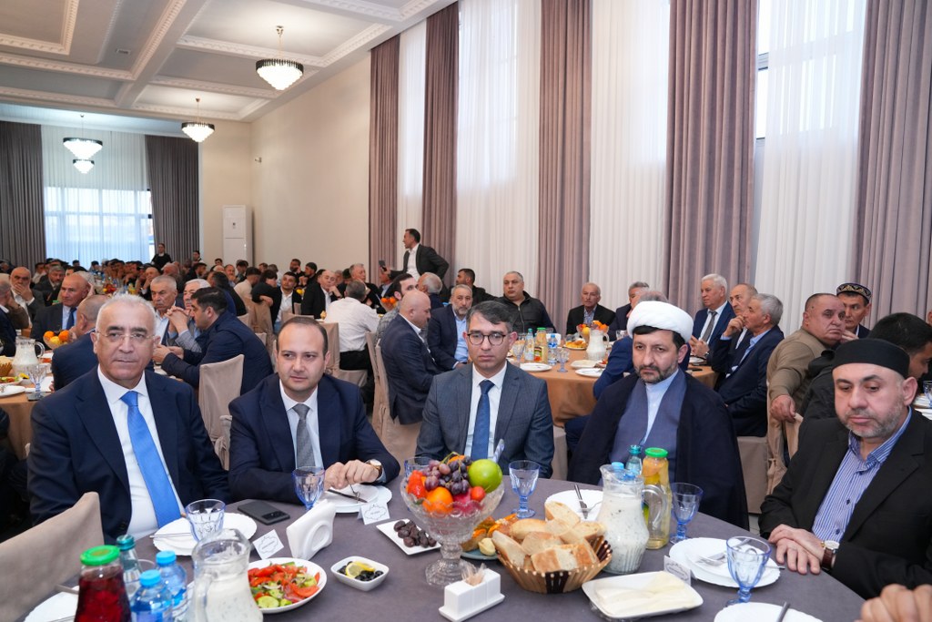 Dövlət Komitəsi Ramazan ayı ilə əlaqədar Gürcüstanın Rustavi şəhərində iftar mərasimi təşkil edib - Image 6