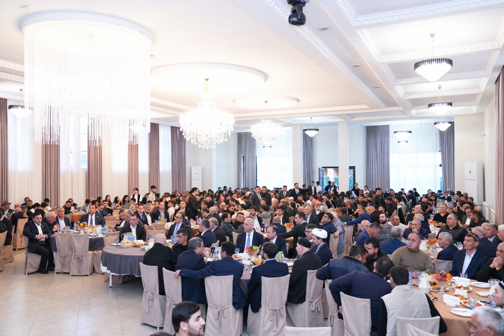 Dövlət Komitəsi Ramazan ayı ilə əlaqədar Gürcüstanın Rustavi şəhərində iftar mərasimi təşkil edib - Image 2