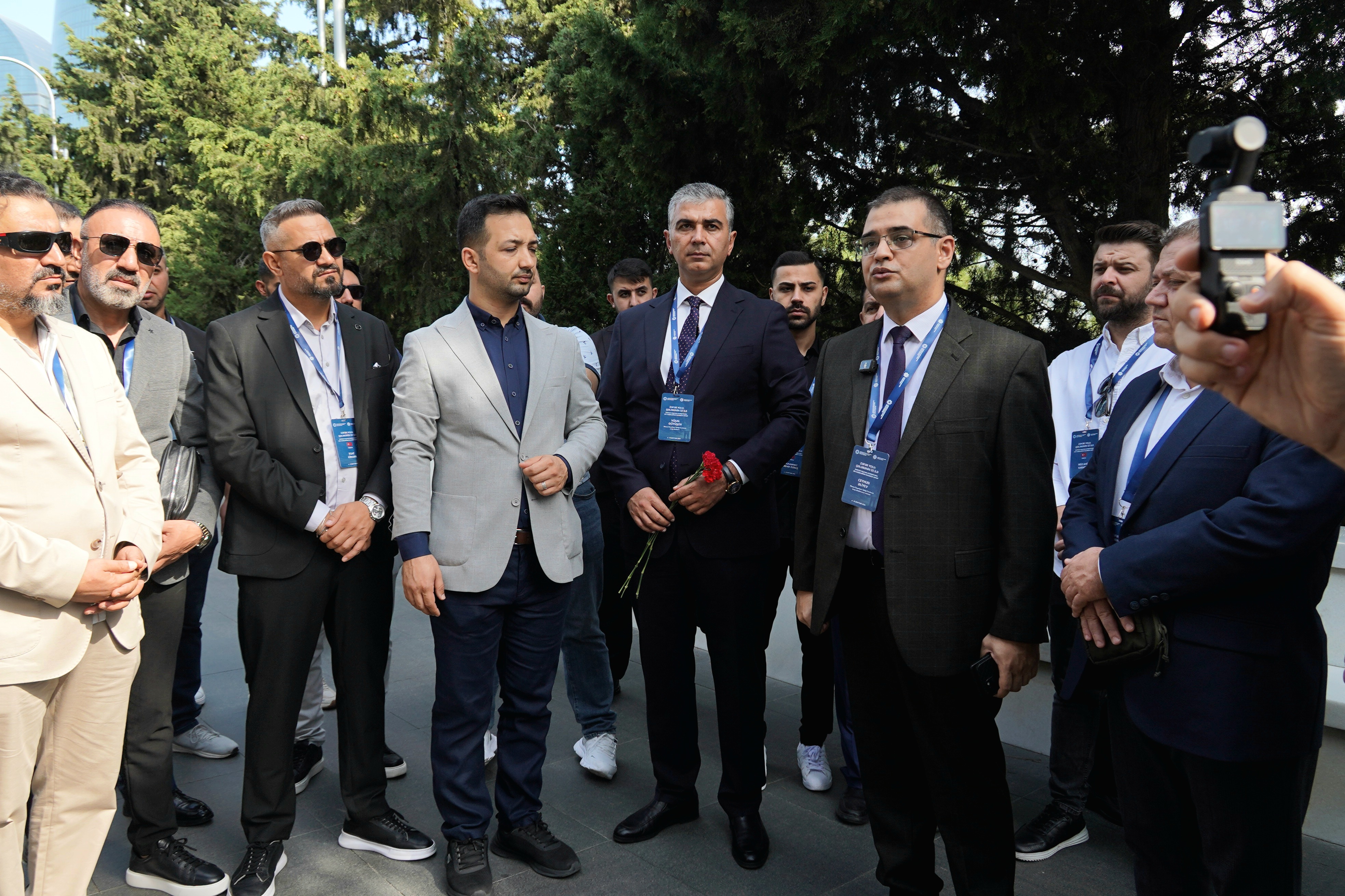 Ölkəmizdə səfərdə olan din xadimləri Fəxri xiyaban, Şəhidlər xiyabanı və “Türk şəhidliyi” abidəsini ziyarət ediblər - Image 9