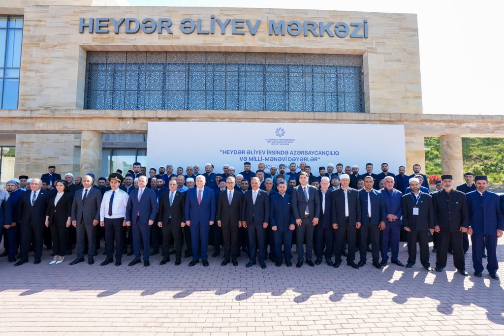 Şəkidə “Heydər Əliyev irsində Azərbaycançılıq və milli-mənəvi dəyərlər” mövzusunda regional konfrans keçirilib - Image 22