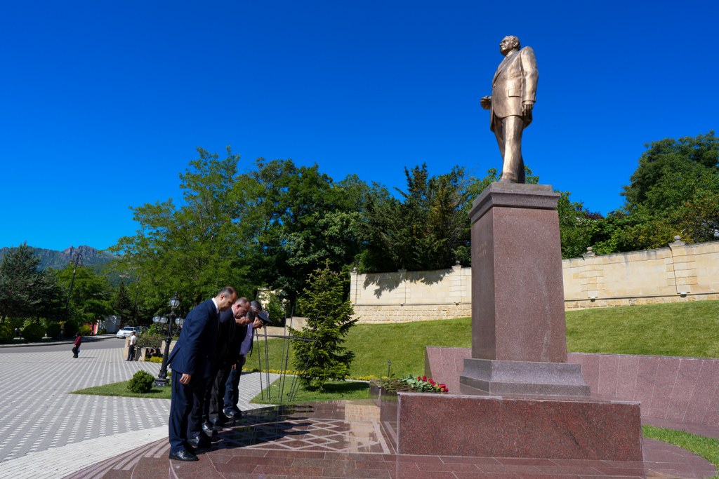 Lerikdə “Müasir dövrdə dini təhlükəsizlik və ideoloji təhdidlər” mövzusunda regional konfrans keçirilib - Image 1