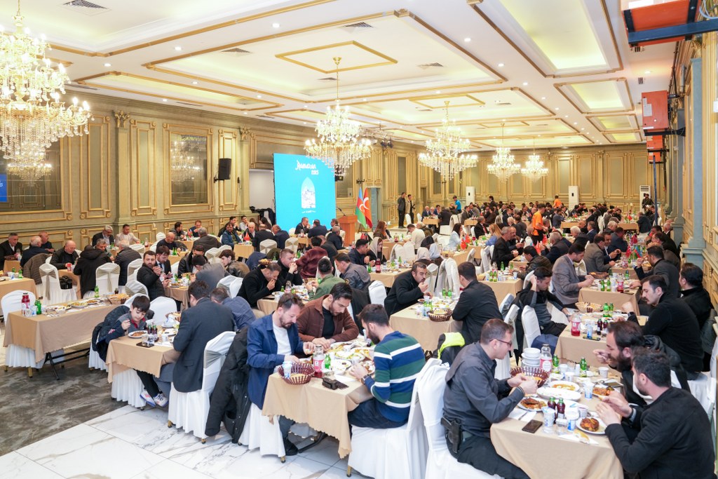 Dövlət Komitəsi Ramazan ayı ilə əlaqədar Qars şəhərində iftar mərasimi təşkil edib - Image 2